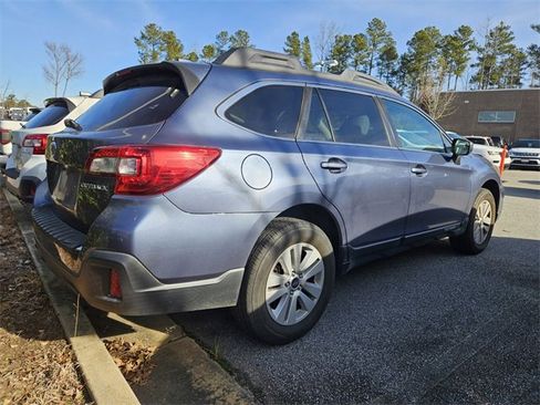 Used 2018 Subaru Outback 2.5i Premium image 4