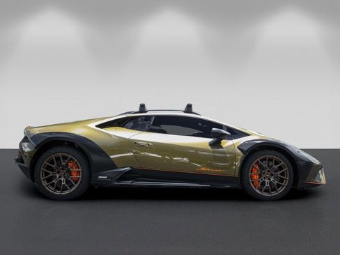 Used 2024 Lamborghini Huracan Sterrato AWD/4WD image 2