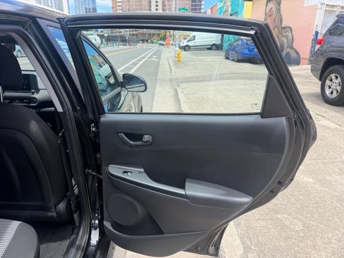 Used 2022 Hyundai Kona SE FWD image 11