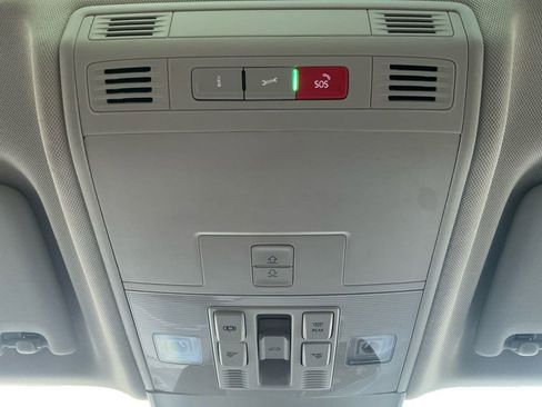 Used 2024 Volkswagen Taos SE w/ Panoramic Sunroof Package image 25