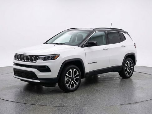 Used 2025 Jeep Compass Limited AWD/4WD image 3