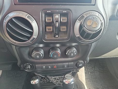 Used 2017 Jeep Wrangler Unlimited Sport AWD/4WD image 15