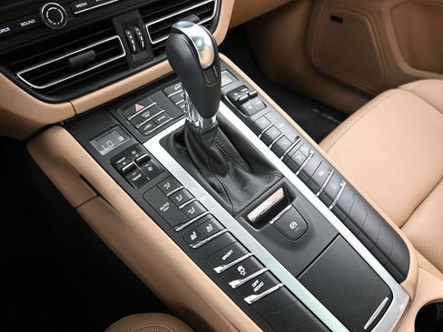 Certified 2021 Porsche Macan S AWD/4WD image 20