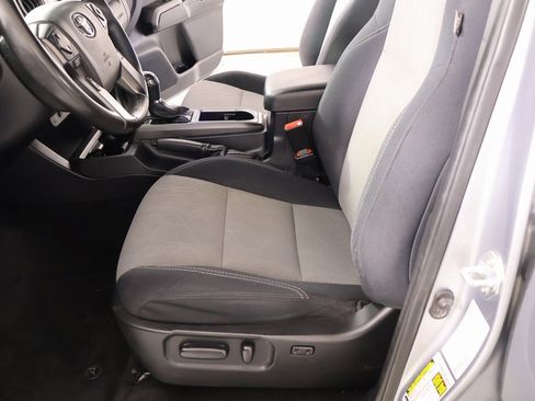 Used 2021 Toyota Tacoma TRD Off-Road image 11