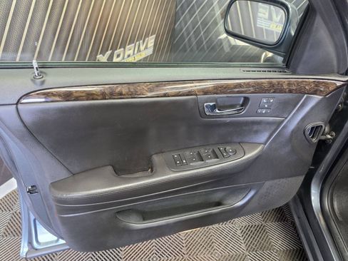 Used 2011 Cadillac DTS FWD image 12