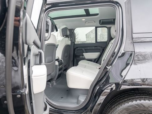 New 2026 Land Rover Defender 110 X-Dynamic SE image 21