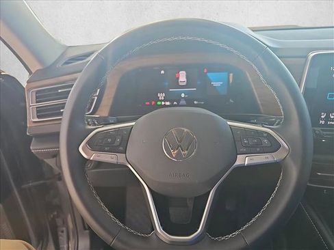 Used 2024 Volkswagen Atlas SE image 16