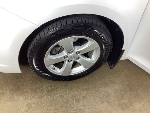 Used 2013 Toyota Sienna LE FWD image 32