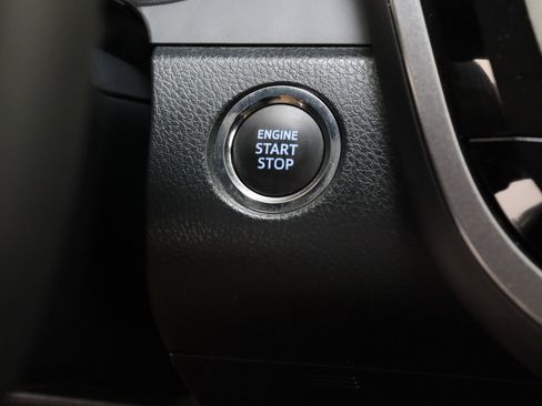 Certified 2023 Toyota Camry SE w/ Convenience Package image 18