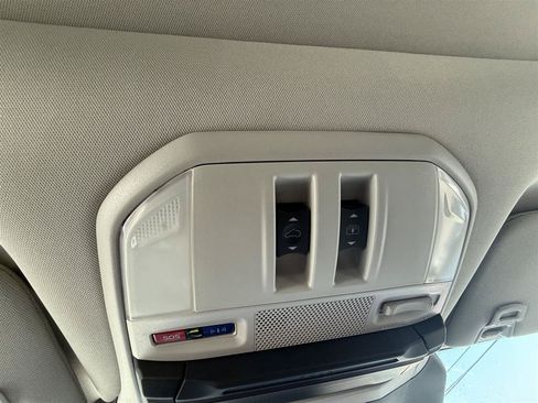 Used 2024 Subaru Ascent Limited w/ Technology Package AWD/4WD image 11