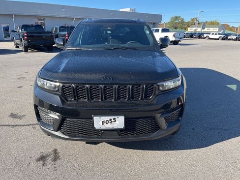 New 2025 Jeep Grand Cherokee Altitude image 2