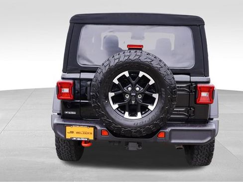 Used 2024 Jeep Wrangler Rubicon w/ Convenience Group AWD/4WD image 6