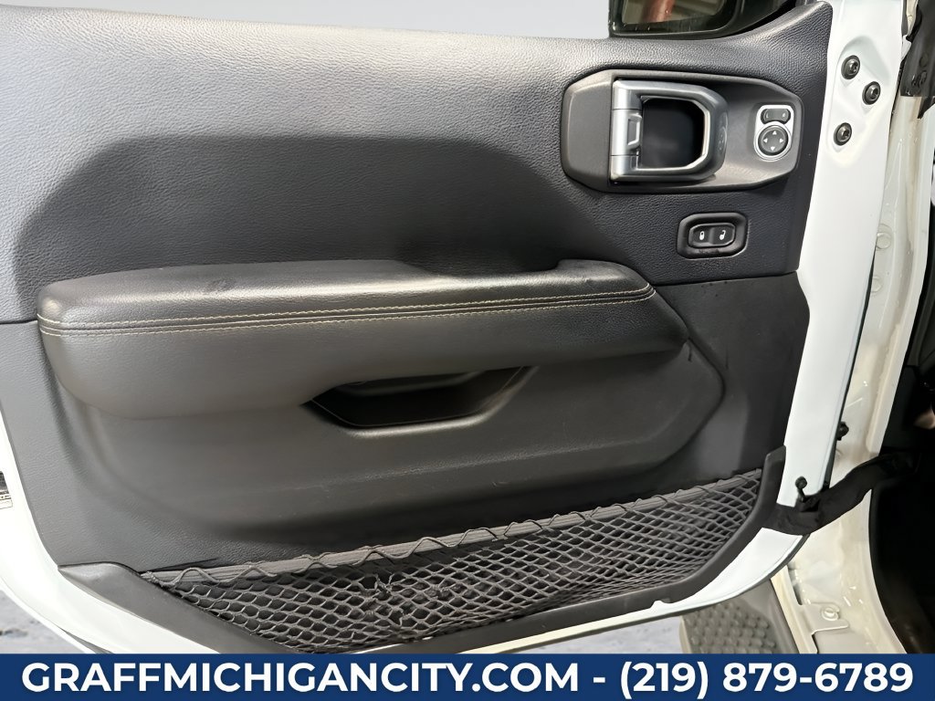 Used 2018 Jeep Wrangler Unlimited Sahara AWD/4WD image 16