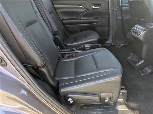 Used 2019 Toyota Highlander Limited Platinum AWD/4WD image 23
