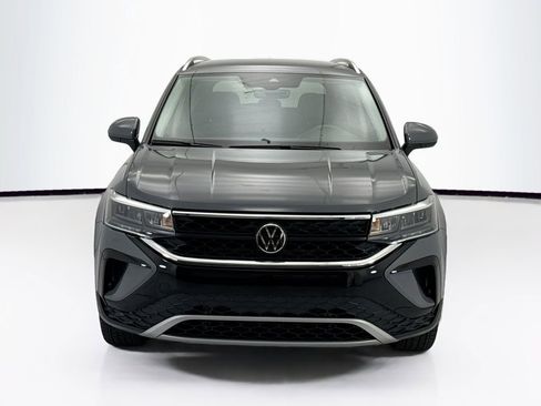 Used 2023 Volkswagen Taos SE w/ Black Wheel Package FWD image 2