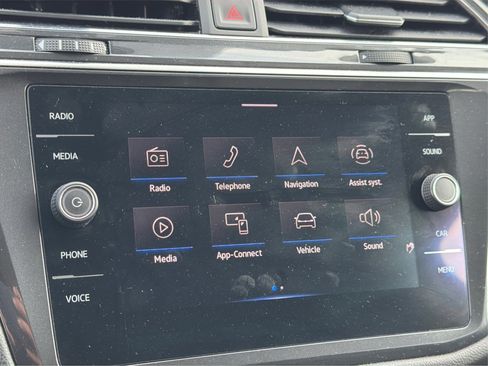 Used 2021 Volkswagen Tiguan SE image 34