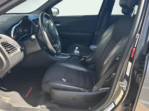 Used 2014 Dodge Avenger R/T w/ Sun/Sound Group FWD image 4