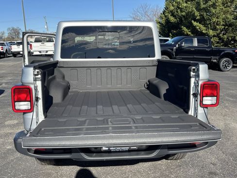 Used 2023 Jeep Gladiator Overland image 25