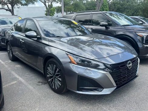 Used 2024 Nissan Altima 2.5 SV w/ SV Premium Package FWD image 9