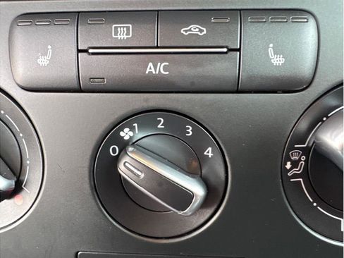 Used 2013 Volkswagen Beetle 2.5 image 21