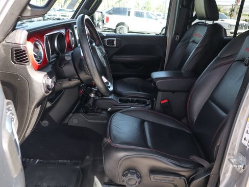 Used 2018 Jeep Wrangler Unlimited Rubicon w/ LED Lighting Group AWD/4WD image 19