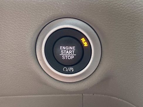 Used 2023 Chrysler Pacifica Touring-L FWD image 31