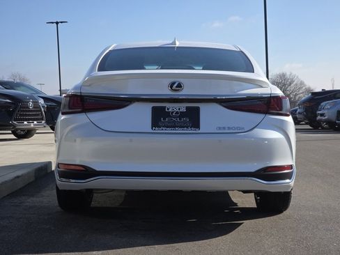 Certified 2025 Lexus ES 300h Ultra Luxury image 30