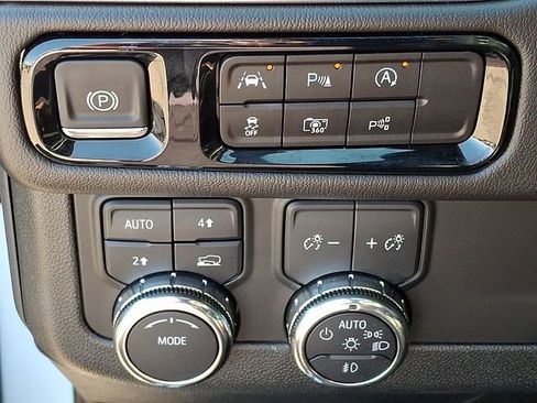 Used 2025 GMC Yukon XL Denali image 21