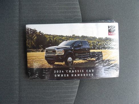 Used 2024 RAM 5500 Tradesman w/ Chrome Appearance Group AWD/4WD image 43