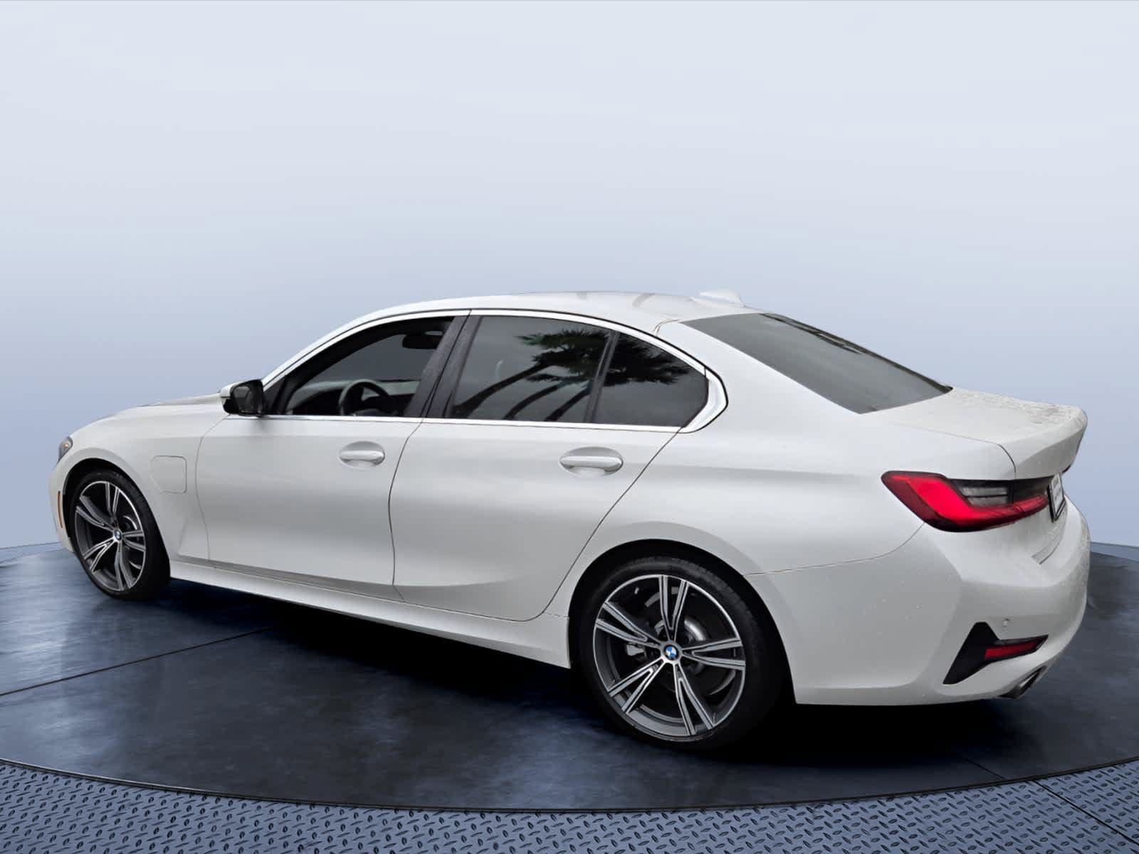 Used 2021 BMW 330e w/ Premium Package RWD image 5