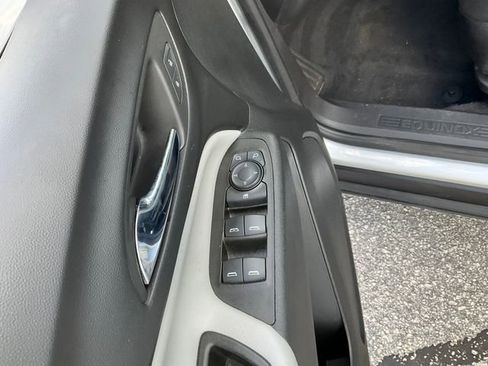 Used 2022 Chevrolet Equinox LS FWD image 7