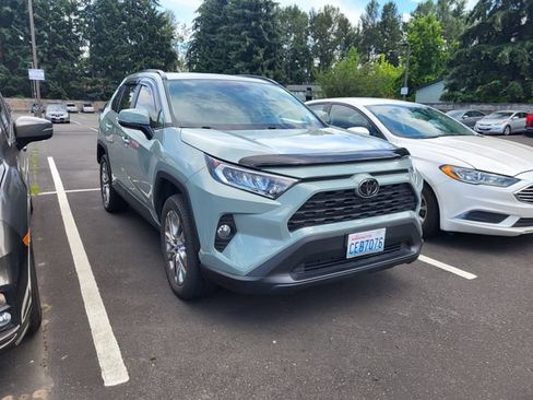Used 2020 Toyota RAV4 XLE Premium FWD image 2