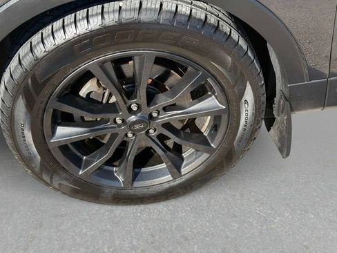Used 2019 Ford Explorer XLT w/ Equipment Group 202A AWD/4WD image 11