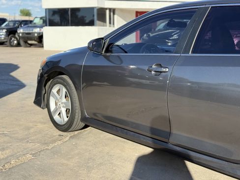 Used 2012 Toyota Camry XLE image 10