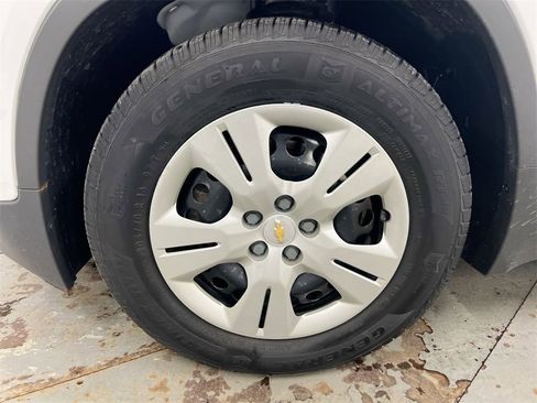 Used 2019 Chevrolet Trax LS image 26