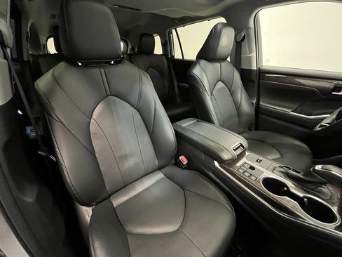 Used 2024 Toyota Highlander Limited AWD/4WD image 12