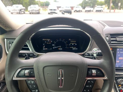 Used 2020 Lincoln Continental Reserve image 25