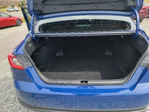 Used 2025 Toyota Camry LE image 5