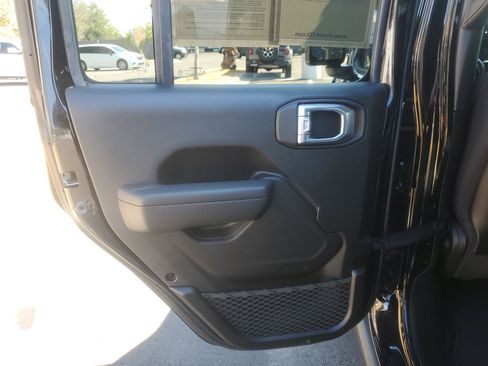 Used 2025 Jeep Gladiator Mojave w/ Safety Group image 8