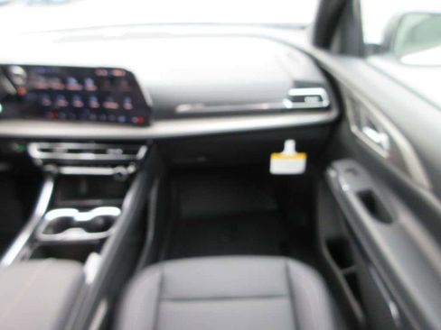 New 2026 Chevrolet Traverse LT w/ Sun and Wheel Package image 15