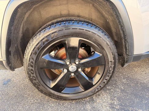 Used 2015 Jeep Grand Cherokee Limited image 14