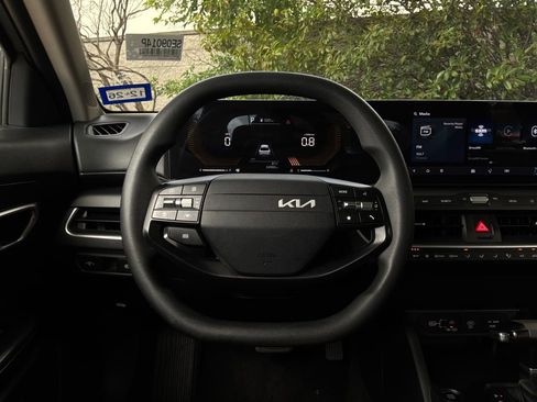 Used 2025 Kia K4 FWD image 33