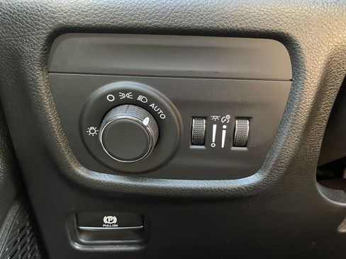 Certified 2025 Jeep Grand Cherokee Laredo X image 30