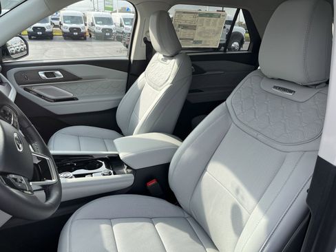 New 2026 Ford Explorer Platinum w/ LUX Leather Package image 19