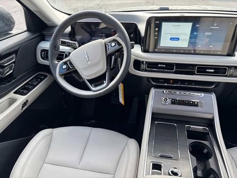 New 2025 Lincoln Aviator AWD w/ Jet Appearance Package image 15