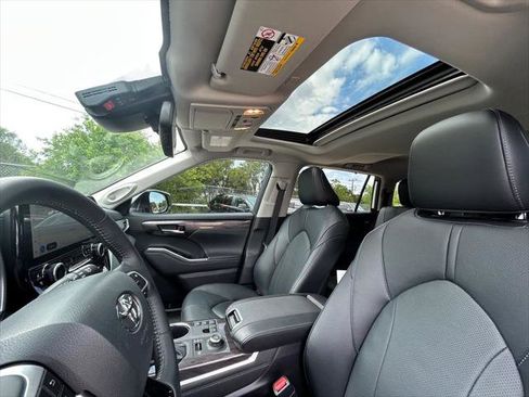 Certified 2026 Toyota Highlander Limited AWD/4WD image 12