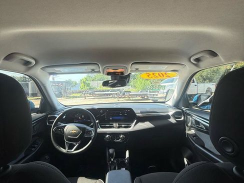 Used 2025 Chevrolet TrailBlazer LT w/ Convenience Package FWD image 29