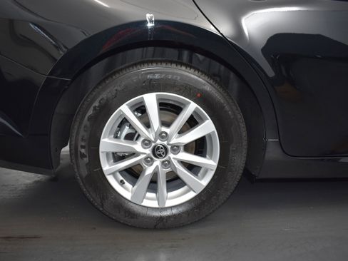 Used 2025 Toyota Camry LE image 9