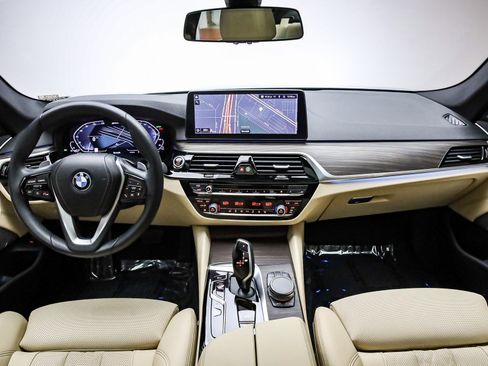 Certified 2023 BMW 530e w/ Premium Package image 13