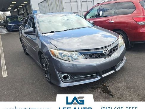 Used 2014 Toyota Camry SE image 3